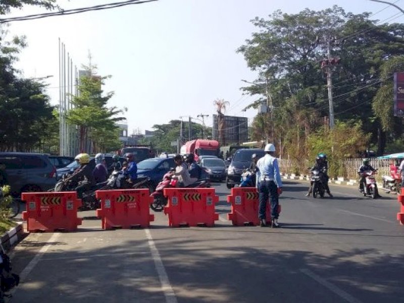 Penutupan Jalan Penghibur Makassar. @Jejakfakta/doktribun