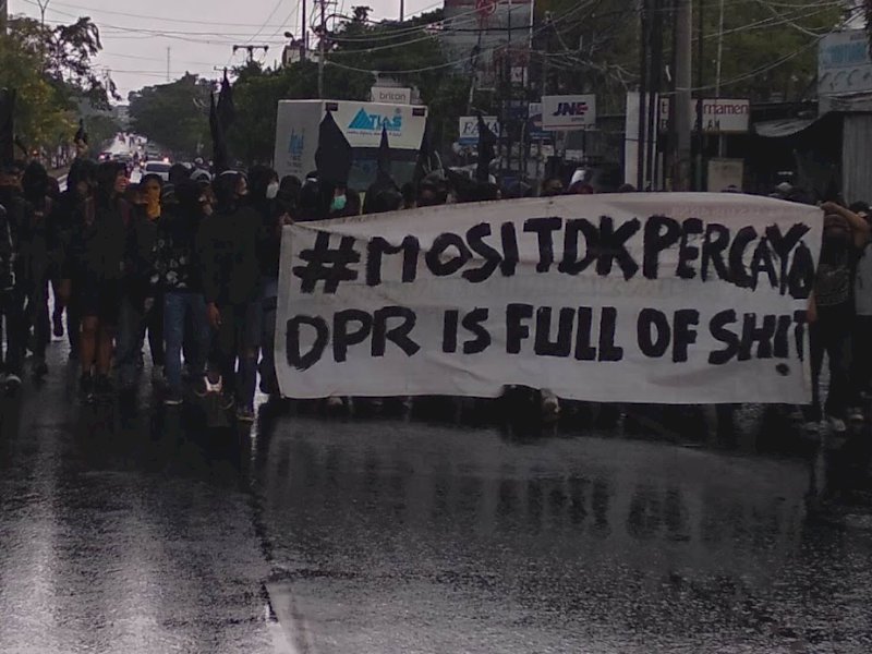 Unjuk rasa menolak omnibus law Undang-Undang Cipta Kerja terjadi secara serempak di sejumlah kota di Indonesia pada Kamis, 8 Oktober 2020. @Jejakfakta/Nurdin Amir