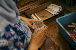 Perhatian! Cukai Resmi Naik, Harga Jual Rokok Merangkak Naik