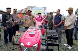 Dukung Pengembangan Pertanian, PT Vale Serahkan Bantuan Handtractor ke Petani Mahalona Raya
