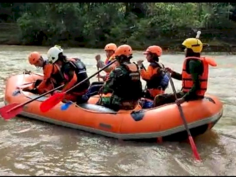 Pencarian korban tanah longsor di Maros dihentikan dan empat korban dinyatakan hilang, Senin (02/01/2023) siang kemarin. @Jejakfakta/DokBasarnas