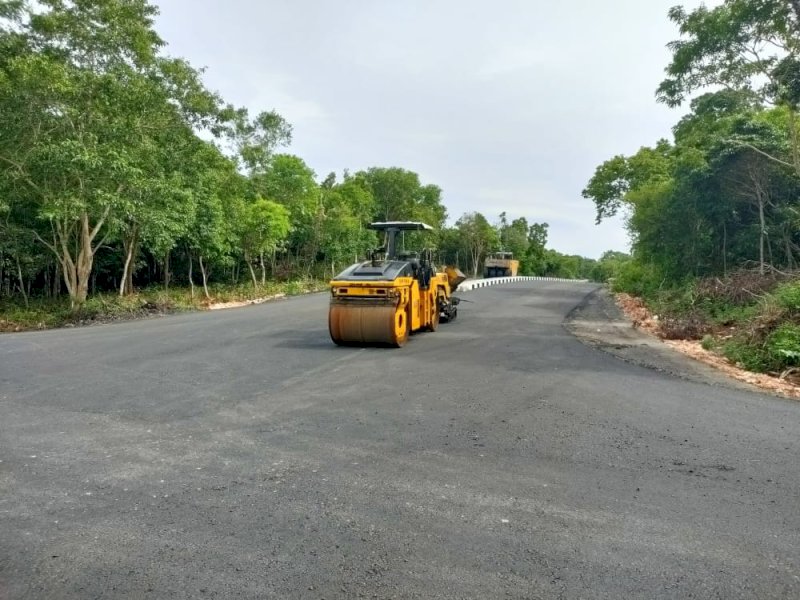 Perintisan akses wisata Tebing Batu Tongkaraya dan Mattoanging, Pantai Mandala Ria, Bululumba. @Jejakfakta/Ist