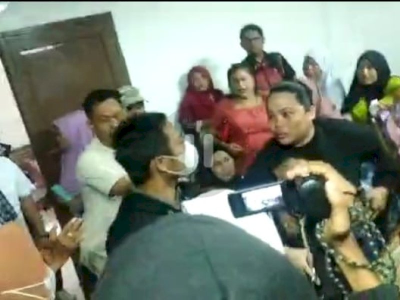 Sidang pembunuhan petugas Dishub Makassar di PN Makassar ricuh. @jejakfakta/Atri Suryatri Abbas