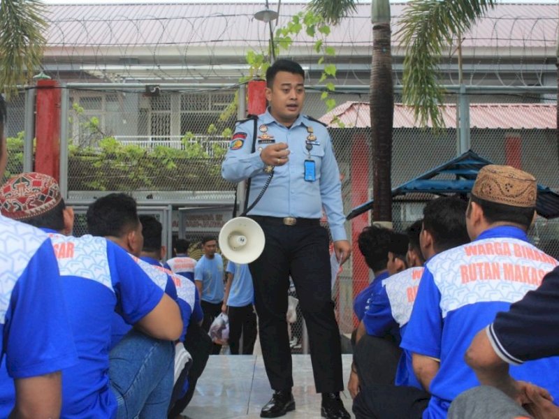 Sosialisasi terkait asimilasi rumah kepada narapidana di Rutan Kelas 1 Makassar, Kamis (5/1). (Dok. Ist) 