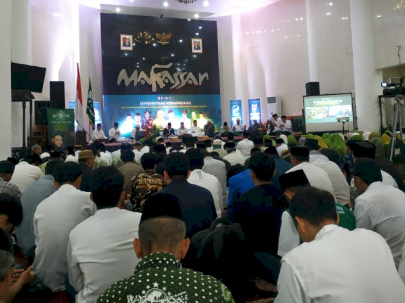 Istighotsah Kebangsaan, sekaligus pelepasan kontingen Porseni NU tingkat nasional 2023 PWNU Sulsel, di Baruga Anging Mammiri Rumah Dinas Wali Kota Makassar, Minggu (8/1). (Dok. Jejakfakta.com/Atri)
