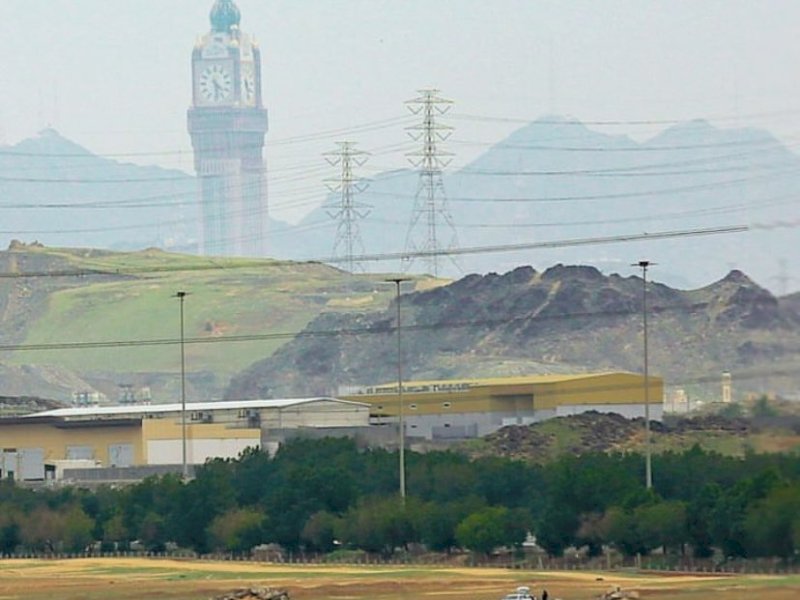 Pegunungan di kota suci Islam, Makkah al-Mukarramah dan Jeddah, Arab Saudi, yang kini menghijau, menghebohkan warganet. Foto ini diposting sejak 7 Januari 2023. (Foto dok. @theholymosques).