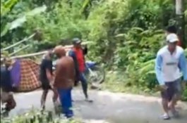 VIDEO Kades Kariango Rekam Warganya Tandu Asmia, Ibu Hamil dan Bayinya Meninggal 