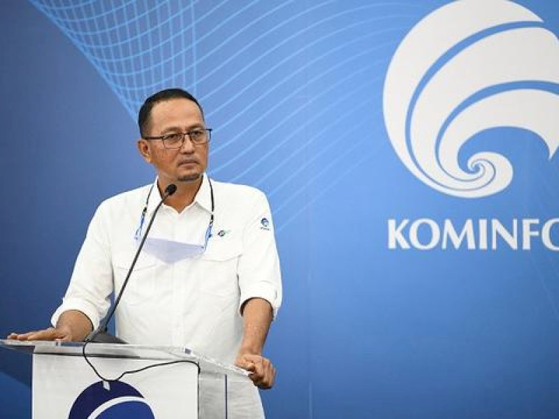 Direktur Jenderal Aplikasi Informatika Kementerian Kominfo Semuel A. Pangerapan menuturkan Kementerian Kominfo telah memutus akses situs yang memuat konten jual beli organ tubuh manusia. (Foto: Kemkominfo).