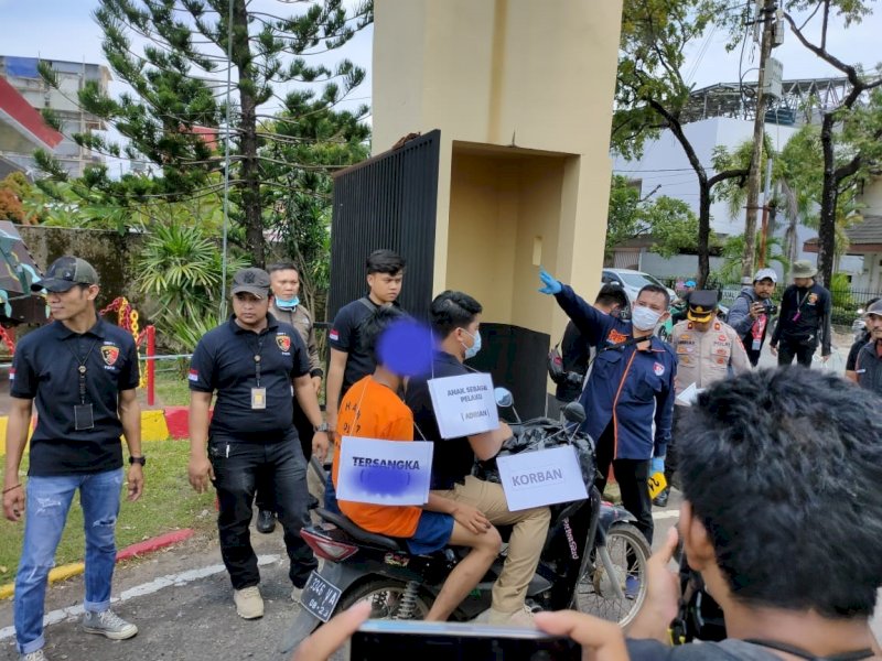 Rekonstruksi kasus pembunuhan berencana bocah Sadewa di Mako Brimob Polda Sulawesi Selatan, Selasa (17/1/2023). @Jejakfakta/Ist.