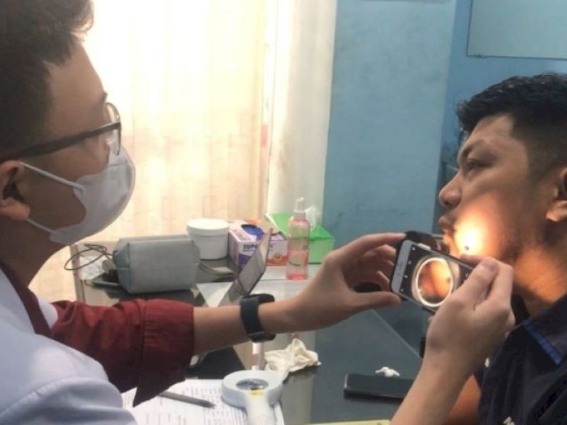 Ilustrasi pemeriksaan deteksi dini kanker kulit. (Dok. Humas Prov Sulsel) 