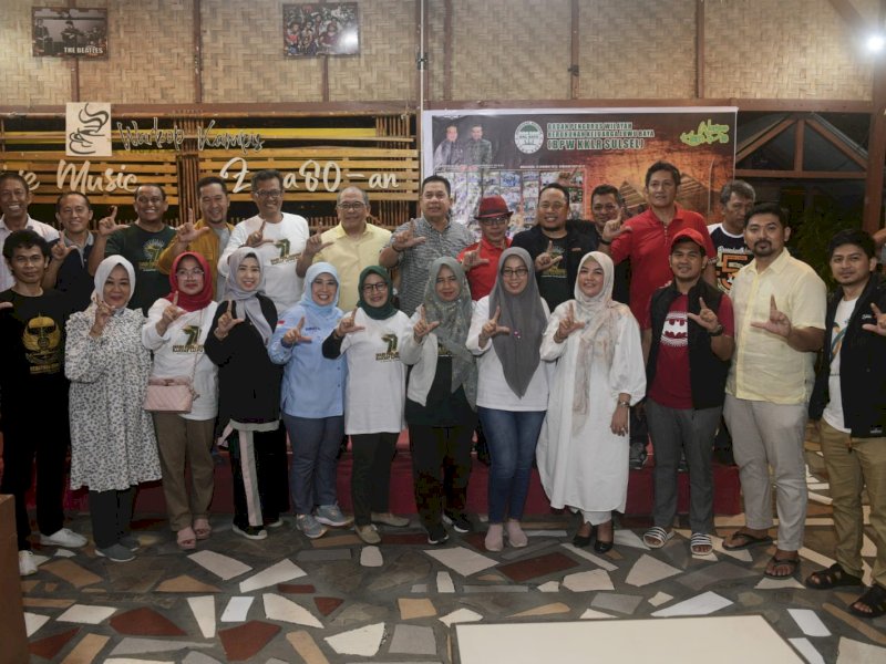 Ilham Arief Sirajuddin (IAS) bersilturahmi dengan tokoh Kerukunan Keluarga Luwu Raya (BPW KKLR) Sulsel. @Jejakfakta/Reza Arifuddin