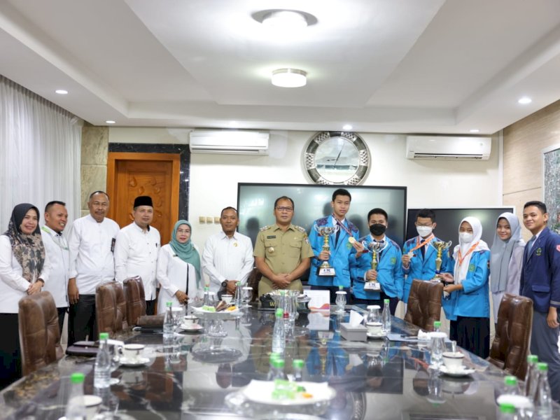 Danny saat menerima audiensi Kepala Kantor Kemenag Kota Makassar Irman di kediamannya Jalan Amirullah, Selasa, (24/02/2023).  @Jejakfakta/Ist.