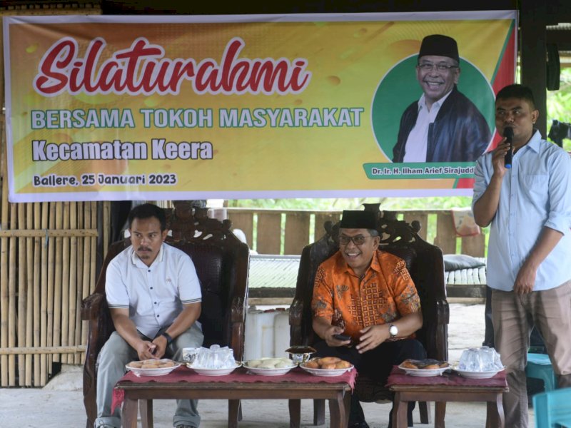Ilham Arief Sirajuddin (IAS) silaturahmi bersama Baso Makkasau dan warga Ballere, Keera, Wajo, Rabu (25/1/2023). @Jejakfakta/Reza Arifuddin 