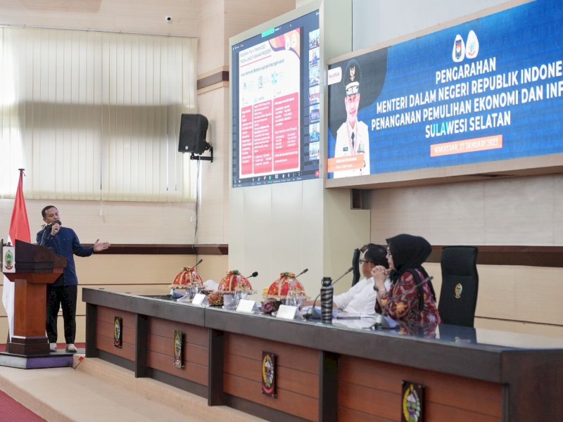 Gubernur Sulsel Andi Sudirman memberikan pemaparan terkait penanganan pemulihan ekonomi dan inflasi di Kantor Gubernur Sulsel, Jumat (27/1/2023).&nbsp;@Jejakfakta/Dok. Pemprov Sulsel