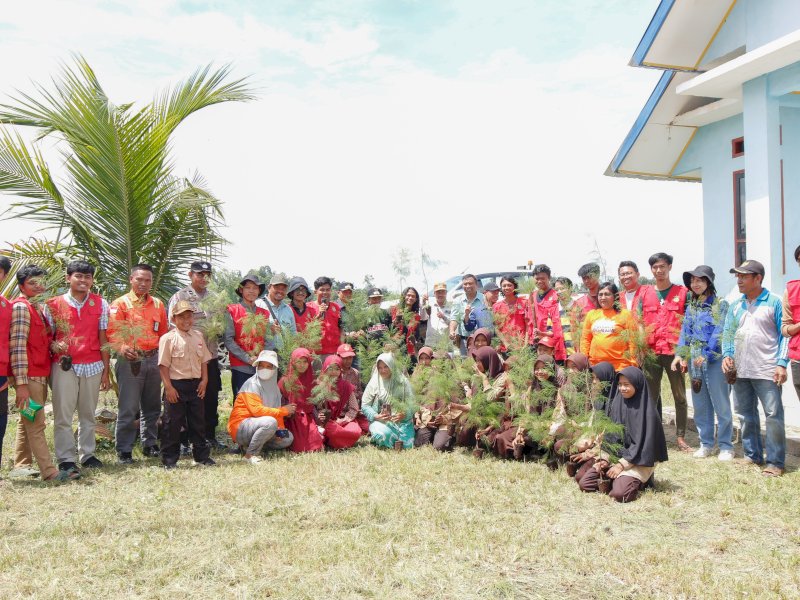 PT Vale Edukasi Pentingnya Menanam Pohon ke Pelajar Loeha. Jejakfakta/PT Vale