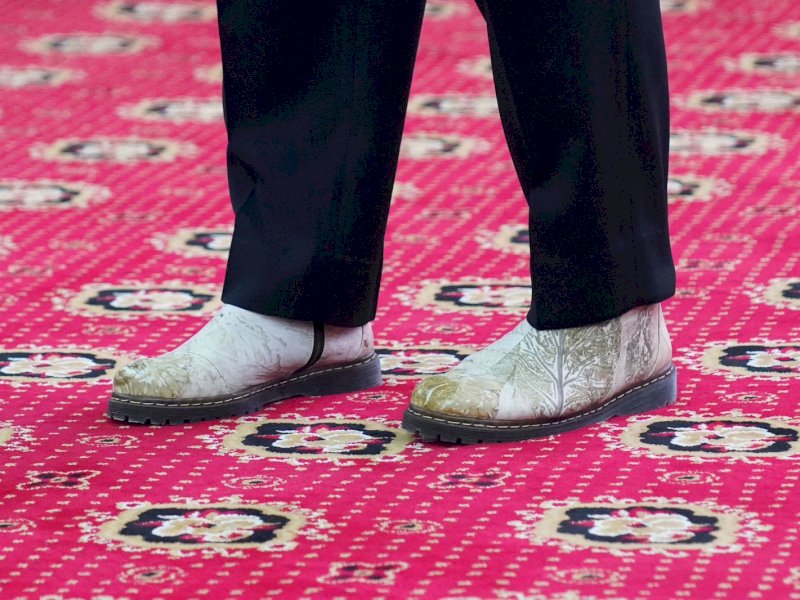 Sepatu produk produk UMKM BUMDES Dinaril dari Desa Sudirman, Kecamatan Tanralili, Kabupaten Maros. @Jejakfakta/Ist