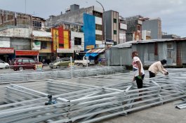 Relokasi Pasar Sentral Makassar, Pedagang Bangun Kios Secara Swadaya