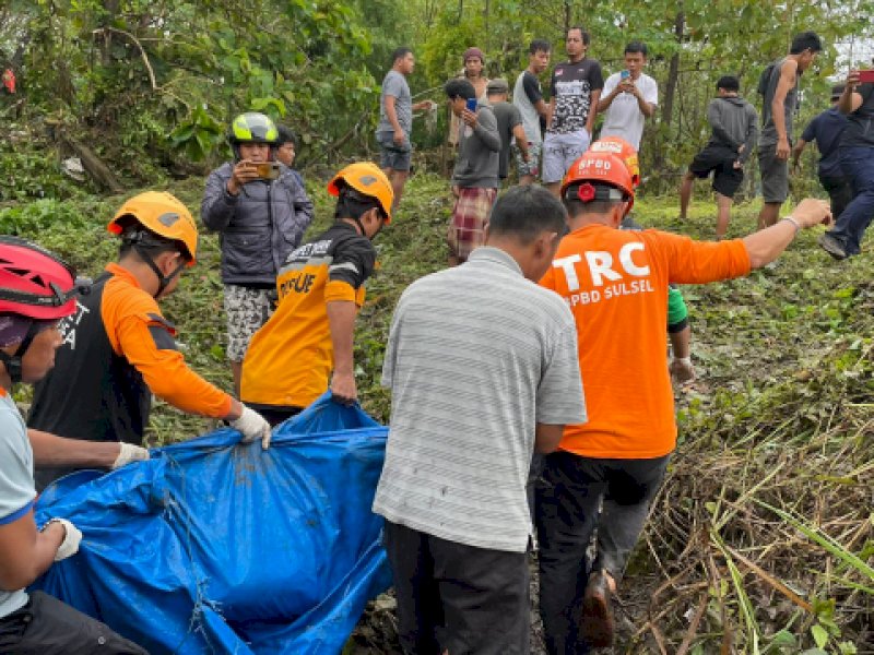 Evakuasi korban banjir parepare. (Dok. Jejakfakta.com/BPBD Sulsel)