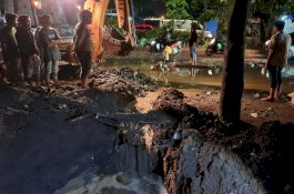 Tangani Genangan di Jalan Hertasning, Dinas PUTR Bersihkan Saluran Drainase