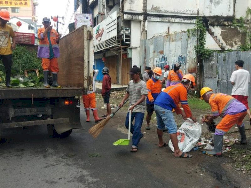 Pemerintah Kecamatan Wajo, lurah, RT dan RW secara bersama melakukan kerja bakti menyambut Festival Jappa Jokka.&nbsp;@Jejakfakta/Ist.