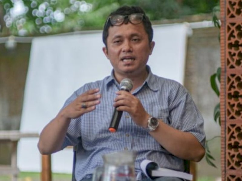 Asratillah, Direktur Profetik Institute dan pengurus IKM Parepare.