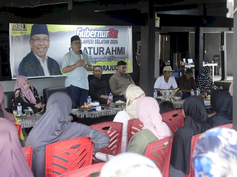Ilham Arief Sirajuddin (IAS) mengawali kunjungan di Kabupaten Pinrang dengan bersilaturahmi bersama warga Kelurahan Siparappe, Kecamatan Watang Sawitto, Sabtu (4/2/2023).&nbsp;@Jejakfakta/Reza Arifuddin