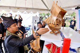 Produk Kerajinan Pajangan Bentuk Kapal Pinisi Hiasi Pameran Produk Unggulan UMKM di Bulukumba