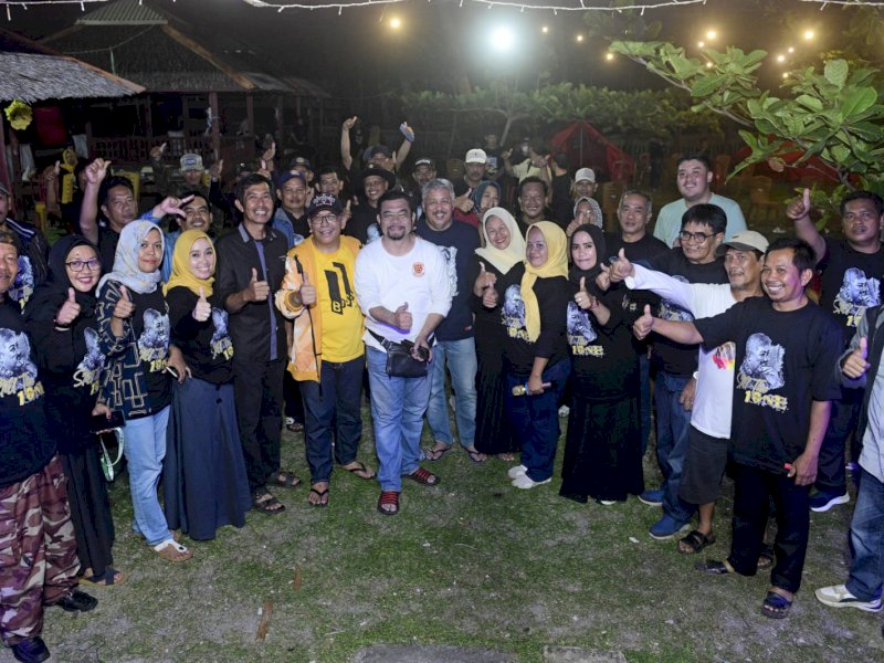 Ilham Arief Sirajuddin (IAS) saat ramah tamah Eks Pengurus AMPI Kabupaten Pinrang, di Pantai Lowita, Suppa, Sabtu malam (4/2/2023). @Jejakfakta/Reza Arifuddin