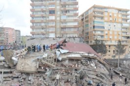 2.300 Meninggal akibat Gempa M 7,8 di Turki dan Suriah