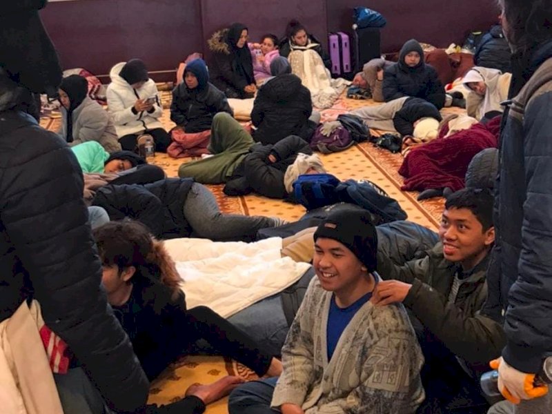 Kondisi mahasiswa asal Indonesia yang berkumpul di dalam aula kampus. (Dok. Jejakfakta.com/Ismawan Amir)