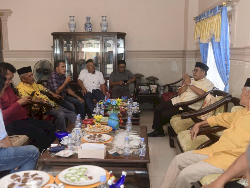 Ilham Arief Sirajuddin (IAS) melakukan kunjungan ke sejumlah tokoh dan elite politik Luwu Timur. @Jejakfakta/Reza Arifuddin