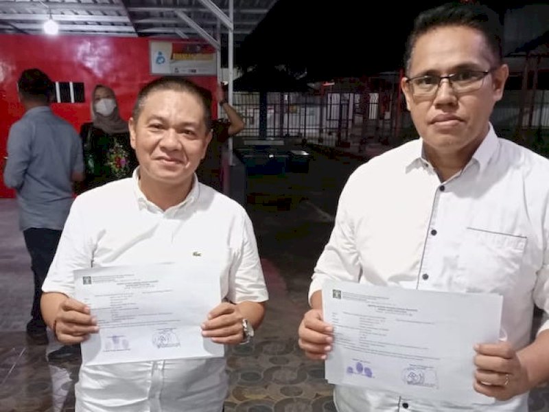 Mantan Kadishub Takalar, H Muh Yasin (kiri) dibebaskan karena tidak terbukti melakukan tindak pidana korupsi pengadaan lampu jalan umum. (ist)