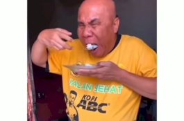 Viral! Tunanetra di Denpasar Makan Nasi Dicampur Garam