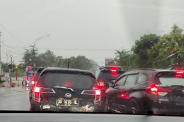 Kilometer 14 Makassar Macet Berat, Kendaraan Merayap hingga Telkomas