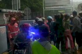 Hindari Banjir, Pengendara Motor Nekat Terobos Jalan Tol