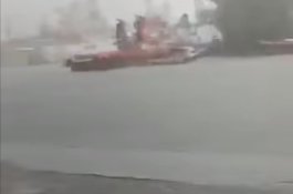 Air Laut Naik ke Jalanan di Pelabuhan Soekarno Hatta Makassar