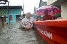 Gubernur Sulsel Instruksikan BPBD Turun Evakusi Warga Terdampak Banjir