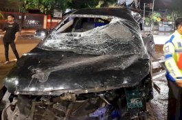 Kemudikan Mobil Dinas Pemkab Gowa, Pelajar di Makassar Tewas Usai Tabrak Trotoar