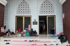 Pengungsi Banjir Kodam III Makassar Butuh Makanan