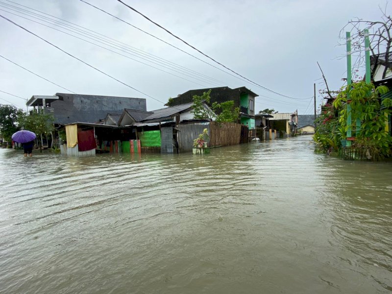Suasana banjir yang terjadi di Perumahan Kodam III, Kelurahan Katimbang, Kecamatan Biringkanaya, Kota Makassar, Sulawesi Selatan. @Jejakfakta/Atri Suryatri Abbas 