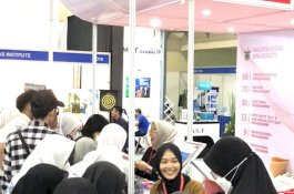 Unhas Perkenalkan Kampus Merah pada Pameran Pendidikan International 2023