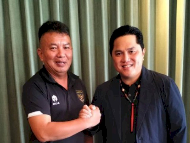 Sekretaris Asprov PSSI Sulsel, Achmadi Jafri bersama Ketua Umum PSSI terpilih, Erick Thohir. (Dok. Jejakfakta.com/Ist)