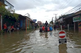 Melintasi Banjir Nipa-Nipa Antang Makassar Bayar Rp 30.000