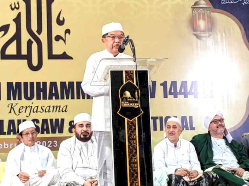 Ketua Umum DMI Jusuf Kalla, memberikan sambutan pada peringatan Isra Mi'raj Nabi Muhammad SAW 1444 H di Masjid Istiqlal, Sabtu malam (18/02/2023). @Jejakfakta/Rudi Gunawan