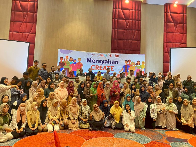 Create saat bersama dengan orang tua maupun para pelajar yang mengikuti edukasi di Hotel Gammara, Makassar, Sabtu (19/2/2023). @Jejakfakta/Atri Suryatri Abbas 