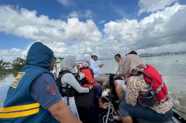Forum Kemanusiaan Makassar Bantu Perlengkapan Bayi di Kampung Romang Tangaya