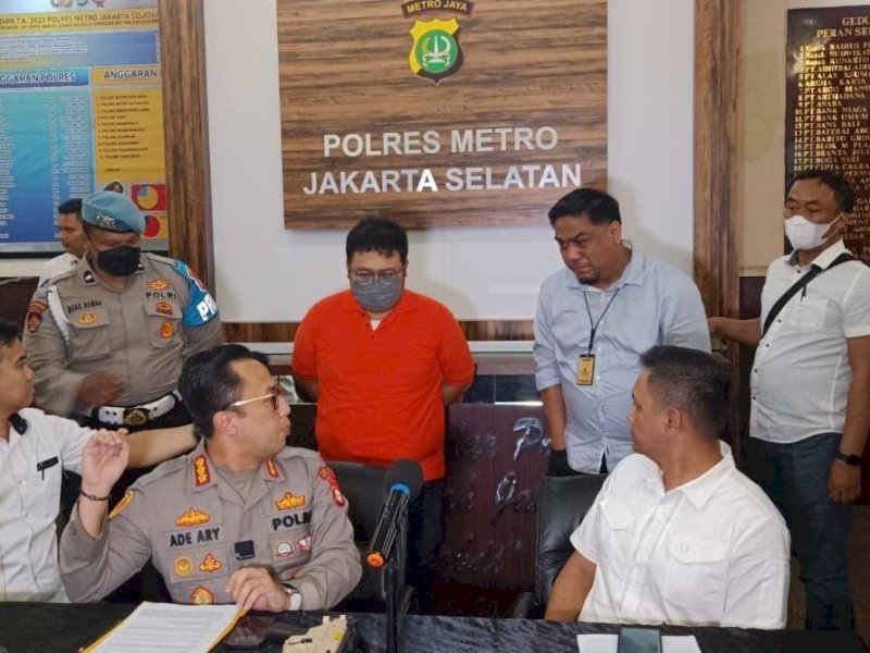 Giorgio Ramadhan (oranye) pelaku pengrusakan dan o pengancaman kini dibebaskan. Foto: Ist