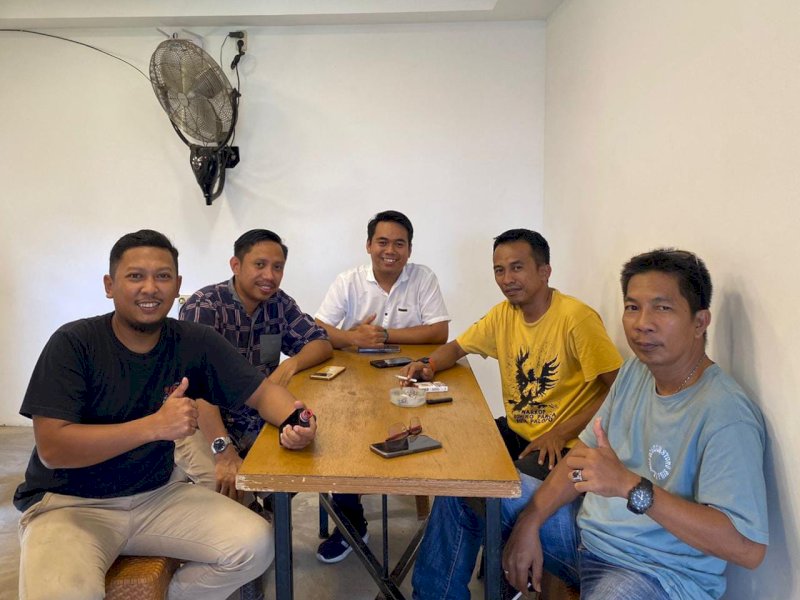 Anugrah Pratama (kiri belakang) didorong untuk maju pada Pileg mendatang di Kota Palopo. (ist)