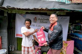 Rayakan HUT ke 26 Pertamina Patra Niaga, Komunitas Pertascooter Sulawesi Berbagi Sembako kepada Warga&nbsp;