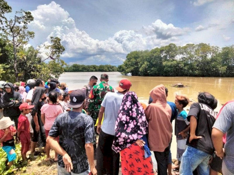 Warga menemukan mayit Siti Aminah mengapung di sungai Tallo, Kelurahan Kaluku Bodoa, Kecamatan Tallo, kota Makassar, Selasa (28/2/2023) siang.